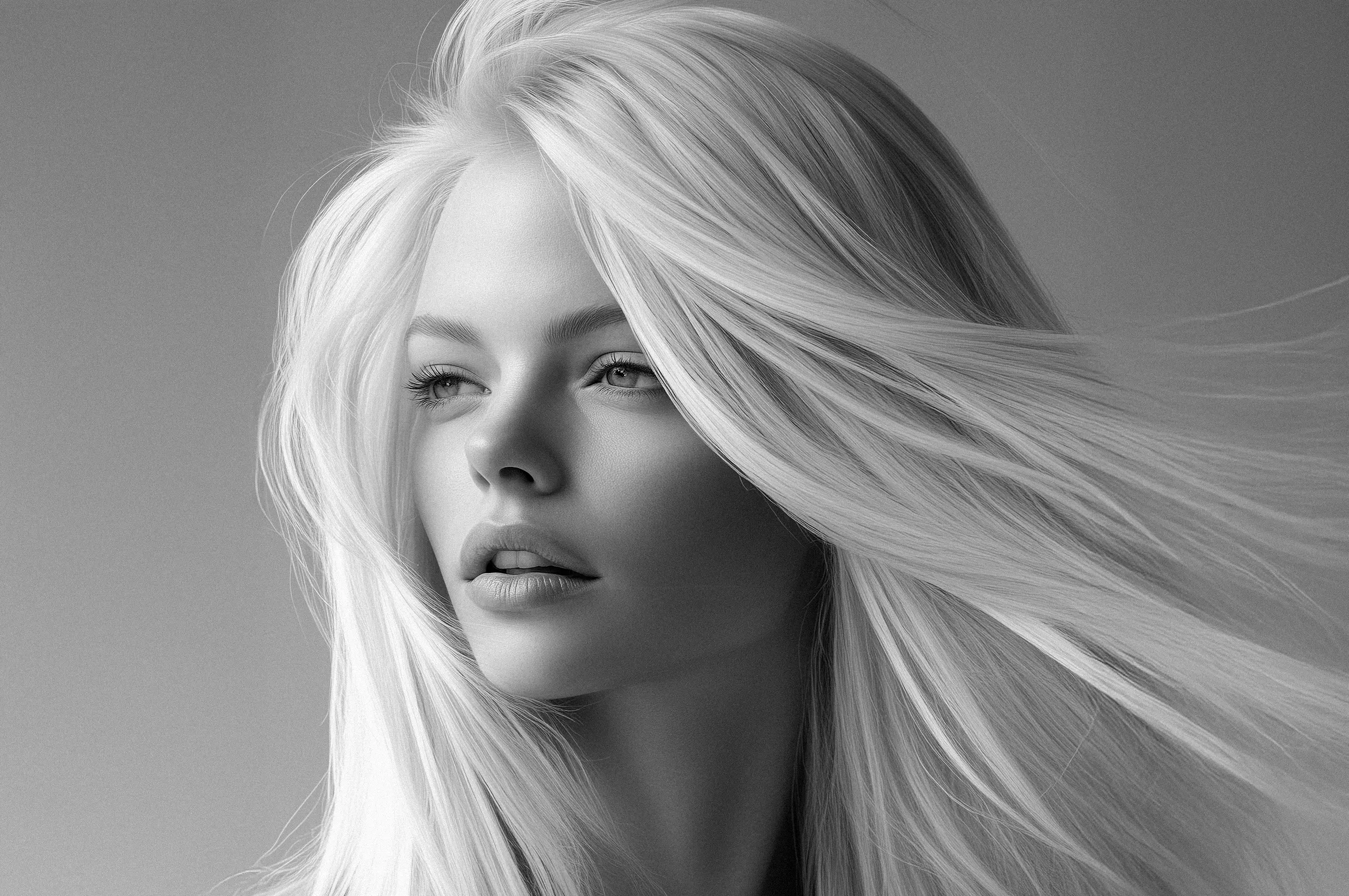 Cannes Image by notthoff La Biosthetique Friseur SW Frau blonde lange Haare
